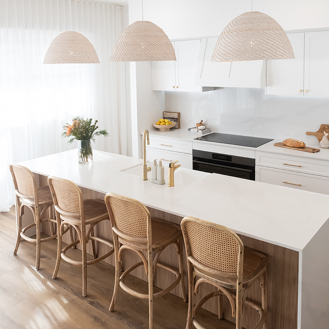 Coastal Aesthetics Glowed In the Lake House Renovation