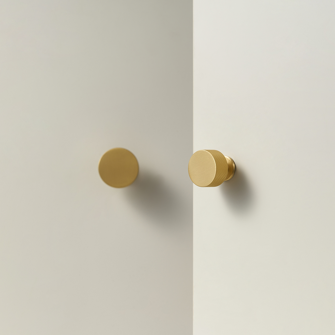 Freya Solid Brass Knob | Satin Brass (Knurled)