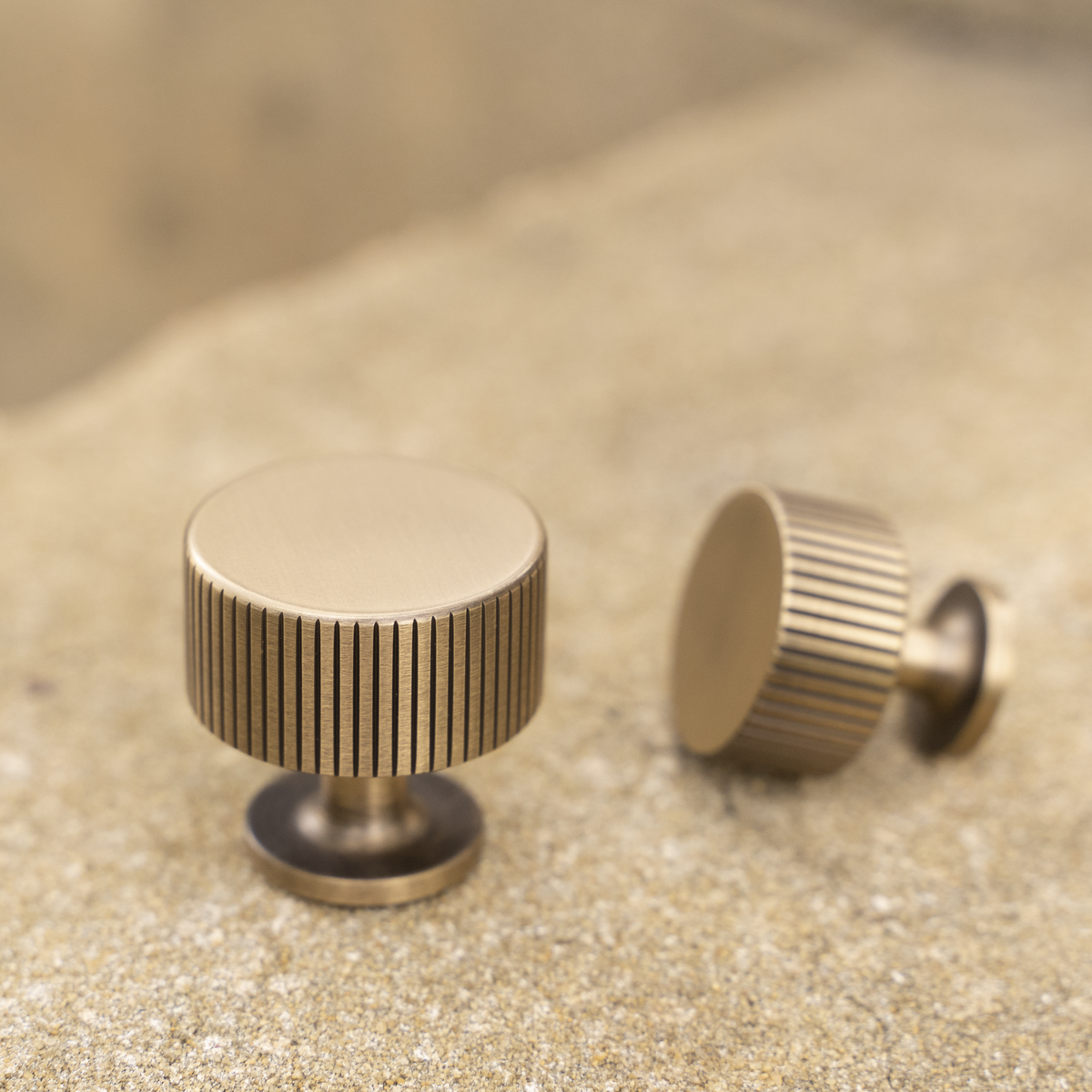 Freya Solid Brass Knob | Bronze