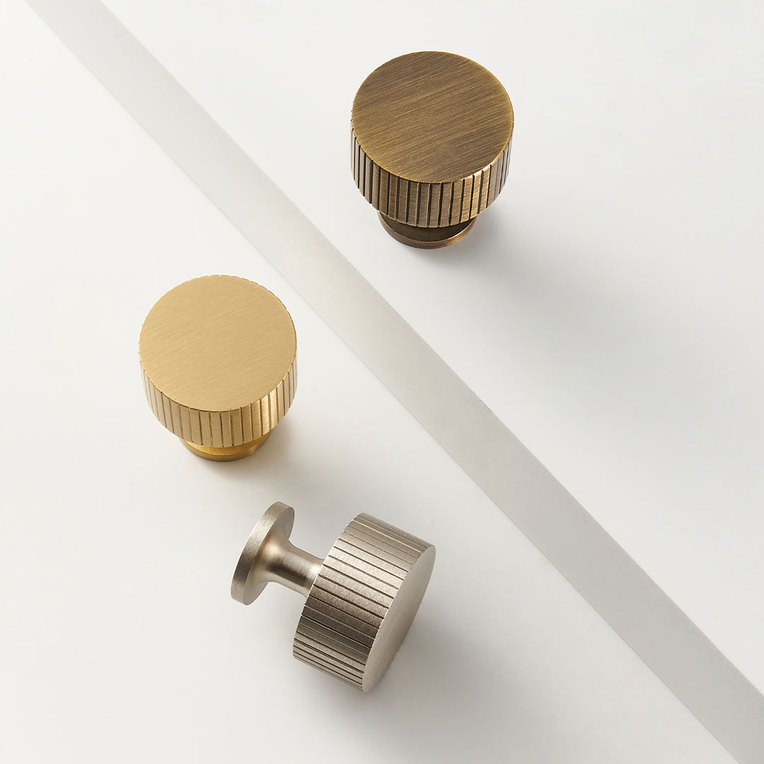 Freya Solid Brass Knob | Bronze