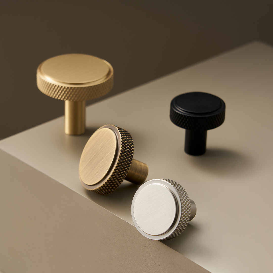 Hans Solid Brass Knob | Bronze