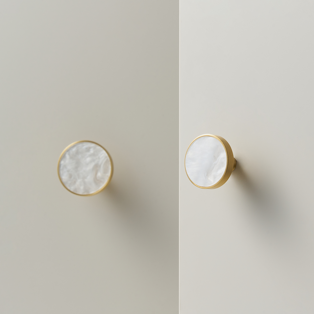 Prisma Solid Brass &amp; Acrylic Round Knob | Satin Brass &amp; Marbled White S - M