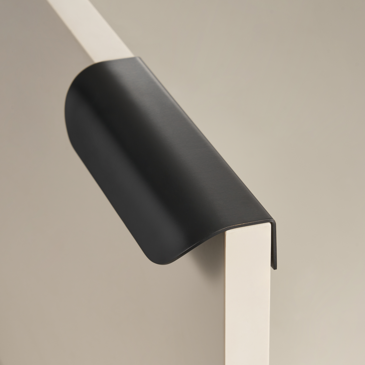 Wade Solid Brass Lip Pull | Black