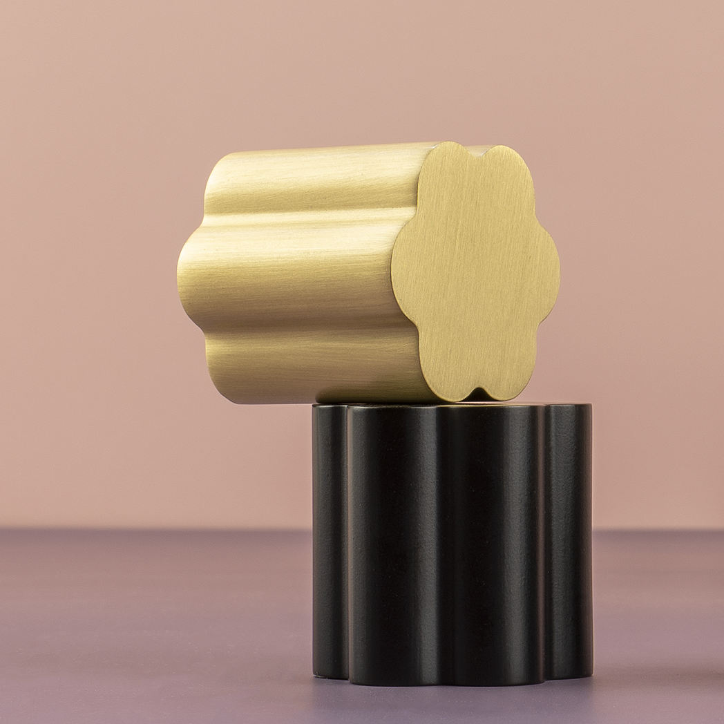 Wavey Solid Brass Knob | Black S - M