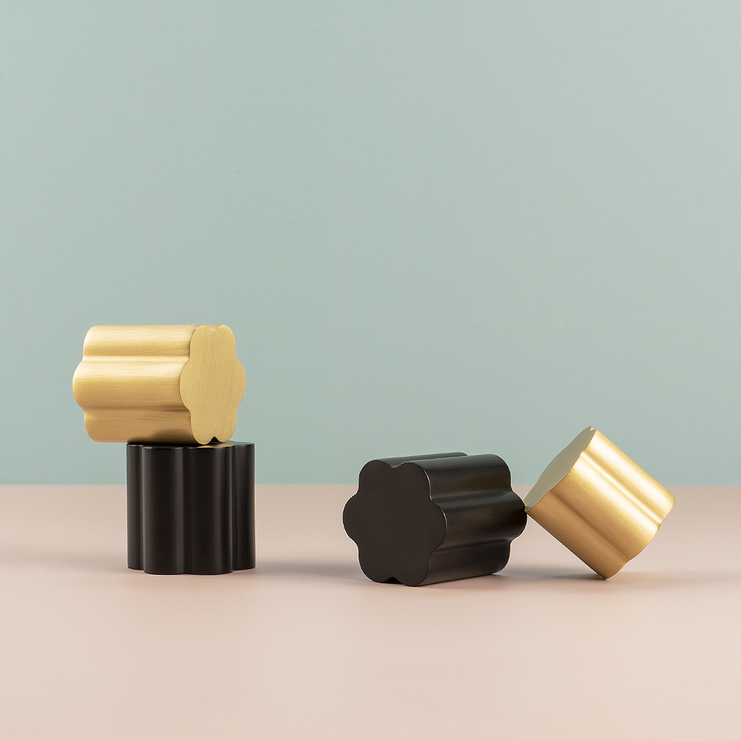 Wavey Solid Brass Knob | Black S - M