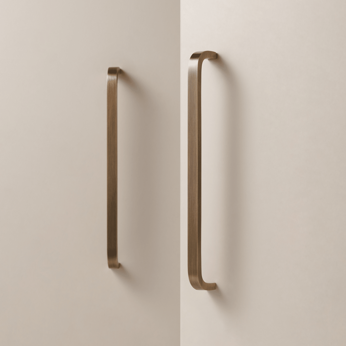 Sora Solid Brass Handle | Bronze - Passio Interiors