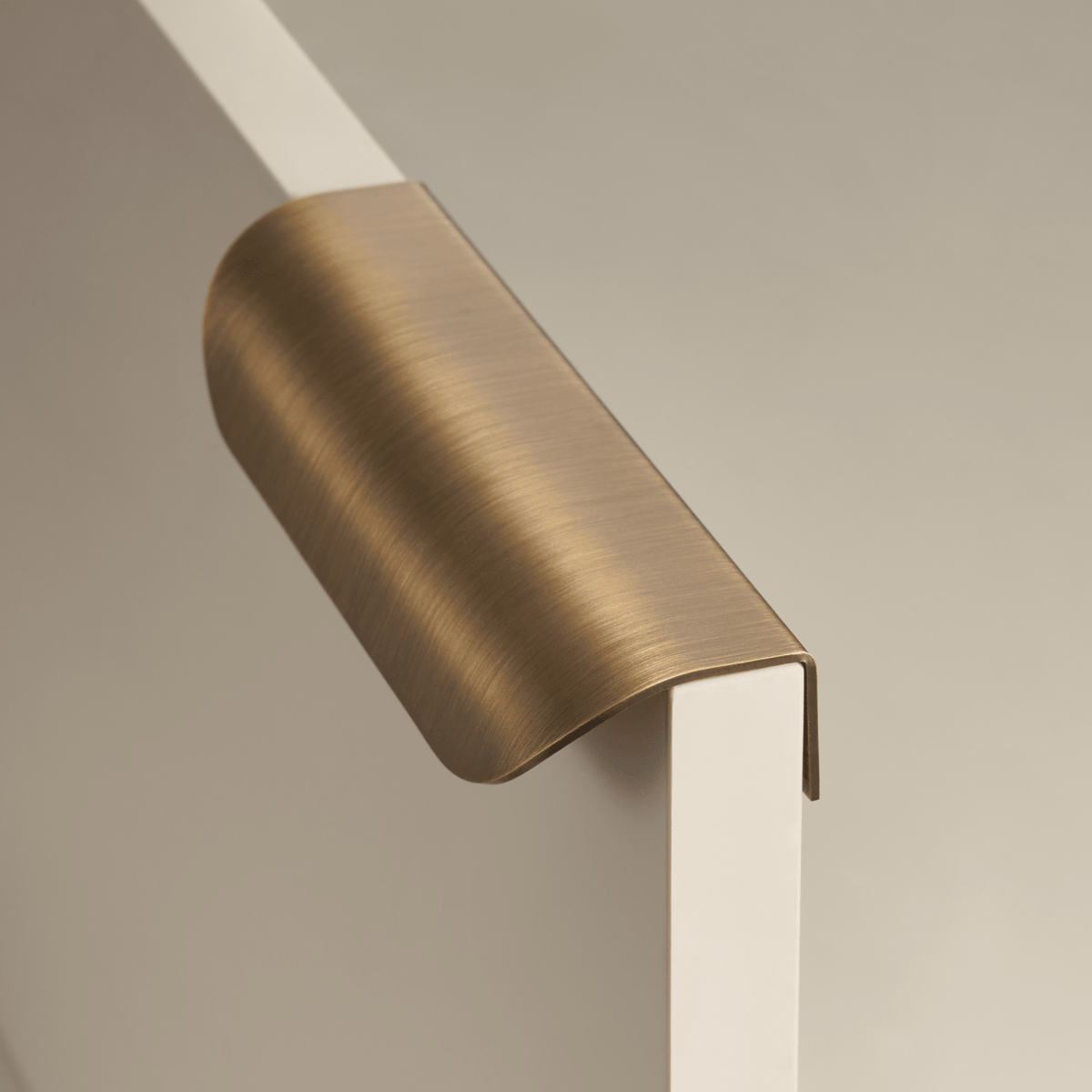 Wade Solid Brass Lip Pull | Bronze - Passio Interiors