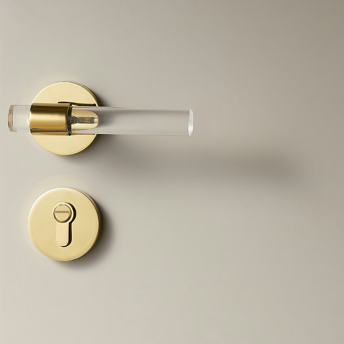 Mando Solid Brass &amp; Acrylic Door Lever | Polished Gold
